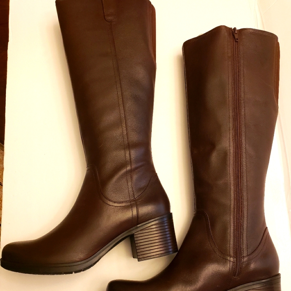 Ladies beautiful Clark’s leather boots